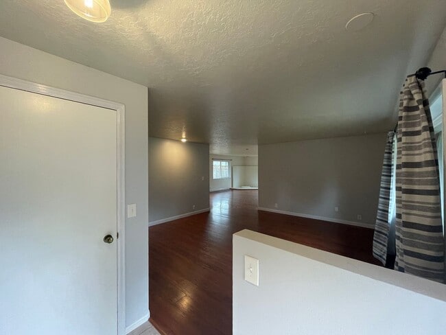 Building Photo - 3 Bed 2.5 Bath SE PDX Ranch House - Level ...