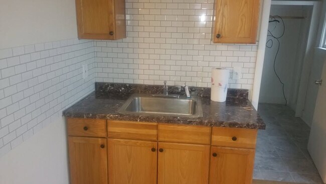 Foto del edificio - 1022 Central Ave