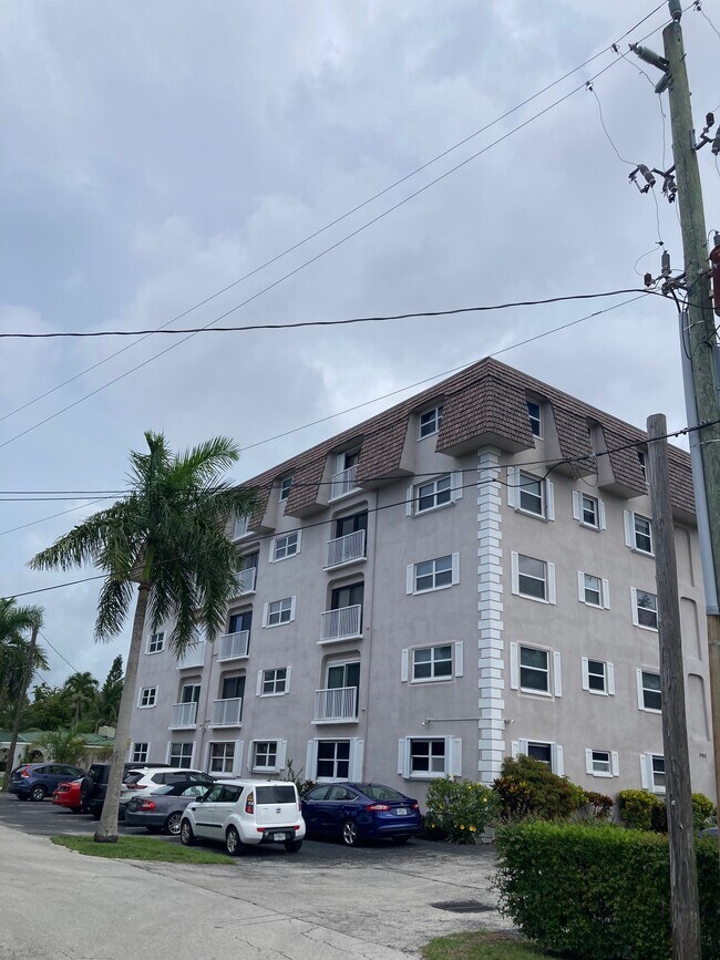 Foto del edificio - 5911 NE 14th Ln