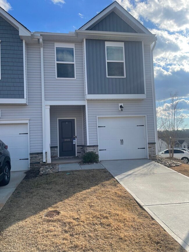 Lovely 3 bedroom 3 Bath Lovely Townhome i... - Lovely 3 bedroom 3 Bath Lovely  Townhome i...