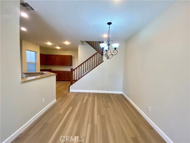 Foto del edificio - 8692 E 9th St