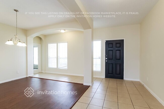 Foto del edificio - 3327 Orchid Trace Dr