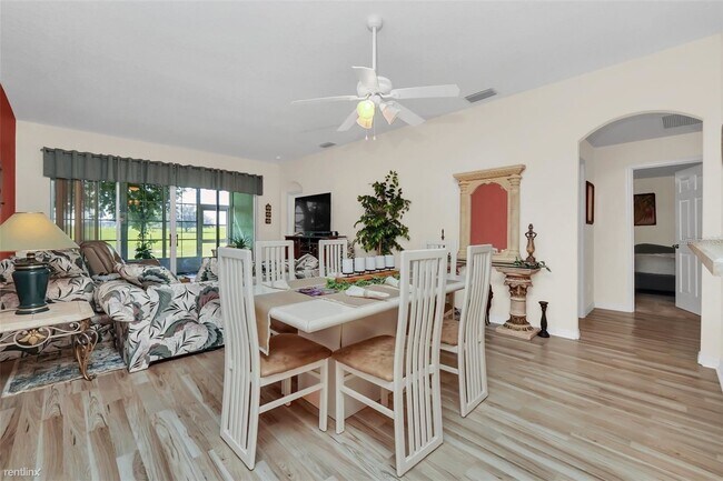 Foto del edificio - 4 br, 2 bath House - 20732 Prince Ranier P...