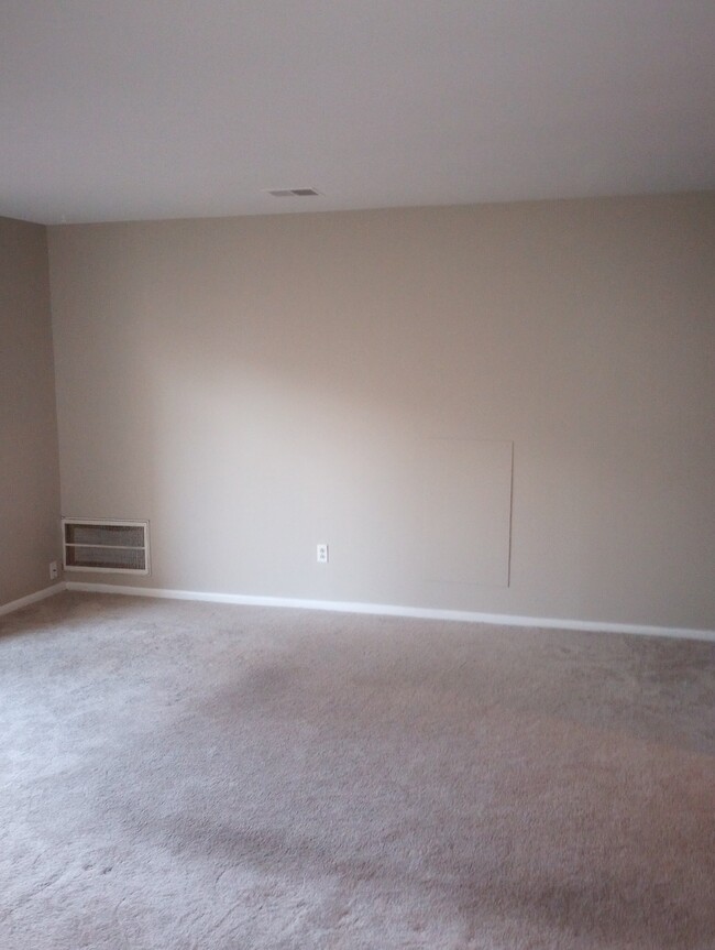 Living room - 1465 Longdale Dr