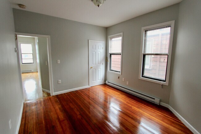 Building Photo - 358 Princeton St