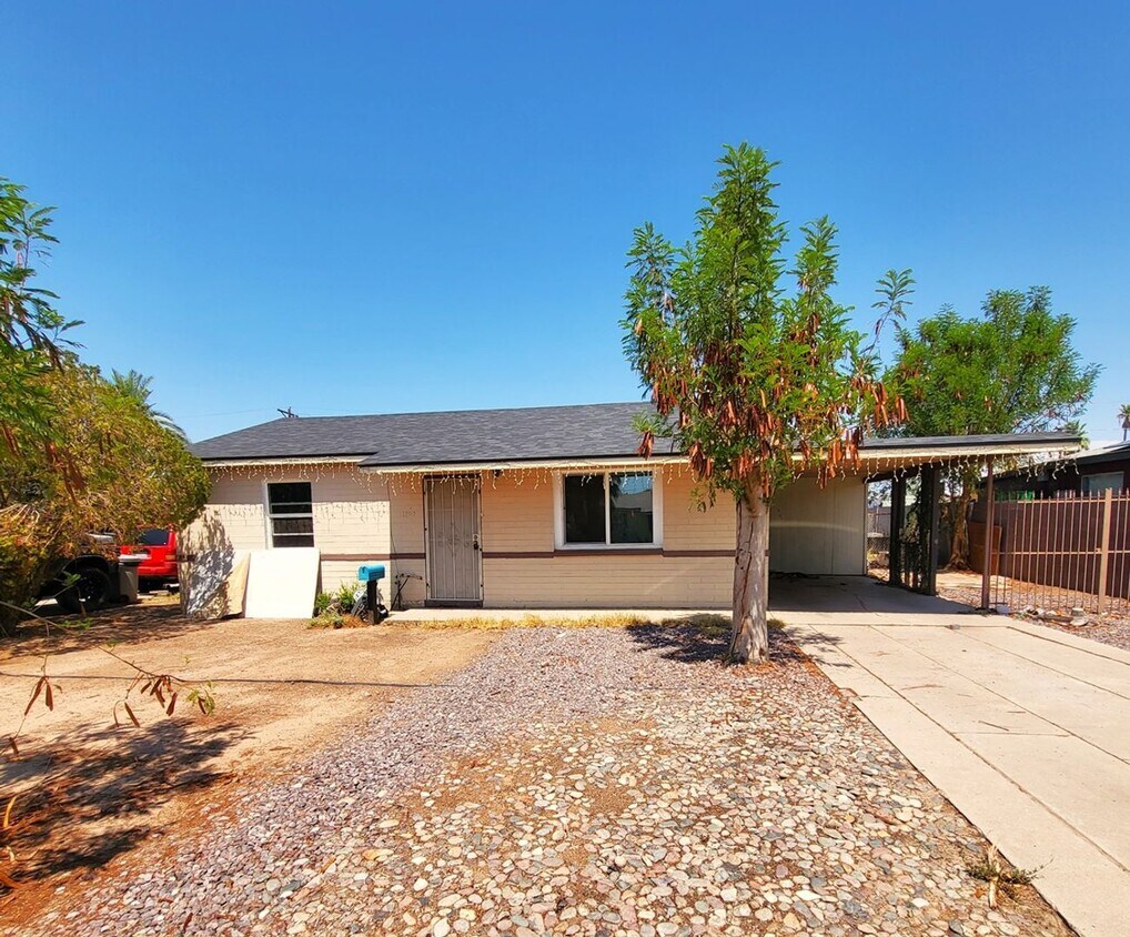 Foto principal - AFFORDABLE HOME IN PHOENIX JUST EAST OF DO...