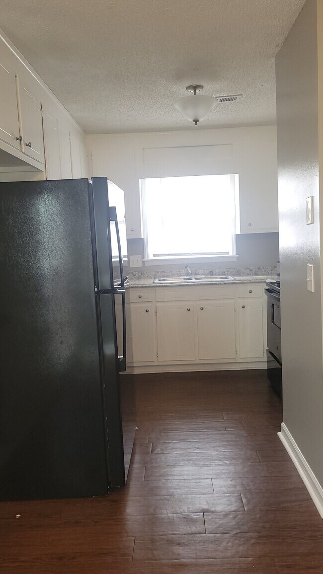 Foto del edificio - "Spacious 2-Bed, 2-Bath Gem in Huntsville's Heart – Your Ideal Retreat Awaits!"