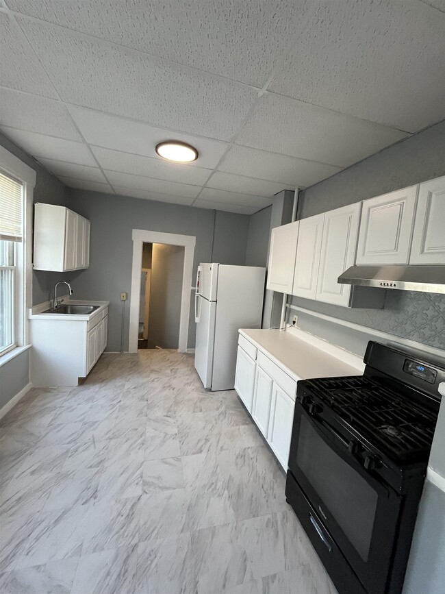 Building Photo - 357 Merrimack St
