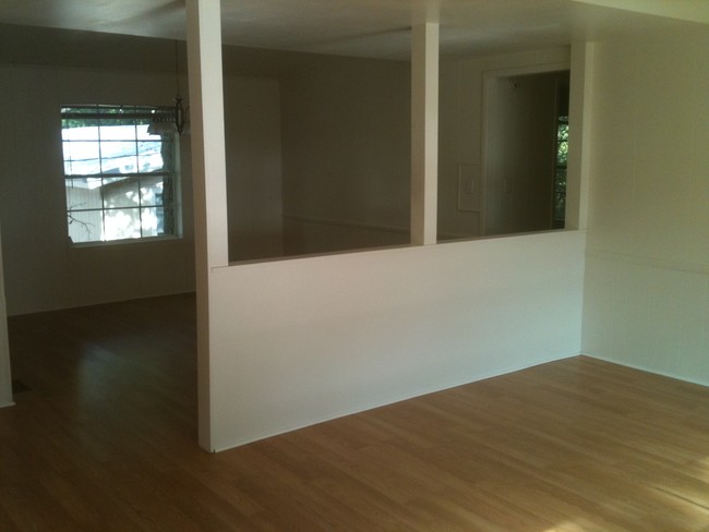Building Photo - 402 Helen St