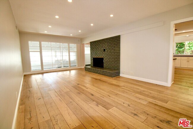 Foto del edificio - 5415 Coldwater Canyon Ave