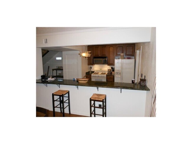 Building Photo - 806 Castle Ridge Rd