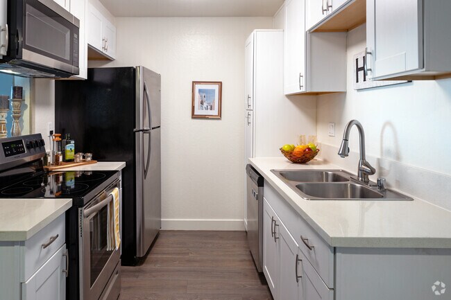 1HAB, 1BA - 752 ft² - 15400 Belgrade St