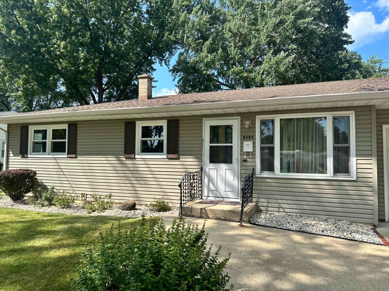 Primary Photo - 2121 Randolph Rd
