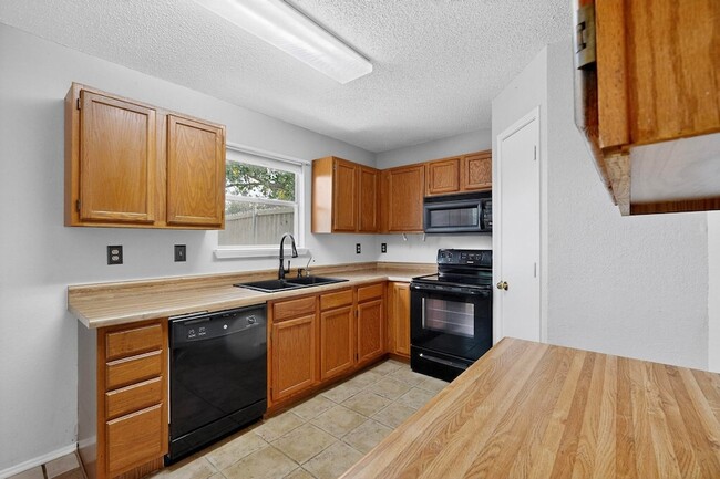 Foto del edificio - 4821 Abbott Ave