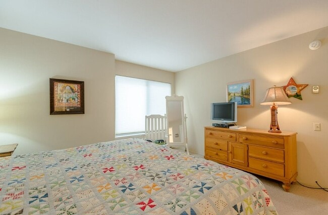 Building Photo - 123 River Run Dr