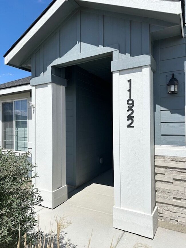 Foto del edificio - $500.00 MOVE IN CREDIT! Stunning Modern Home in Desirable Star, Idaho