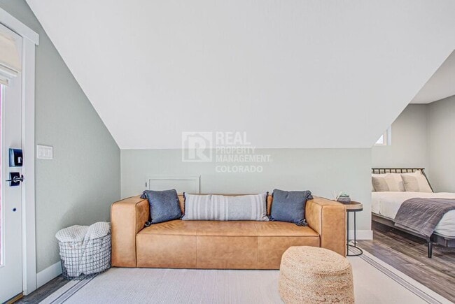 Foto del edificio - 2110 W Pikes Peak Ave