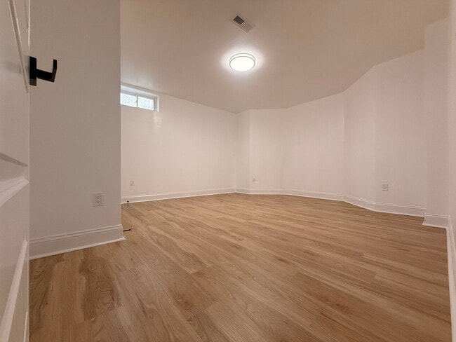 Building Photo - 10402 Laurel Ridge Way
