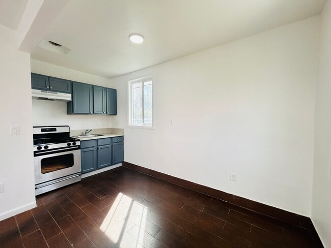 Building Photo - 13035 San Fernando Rd