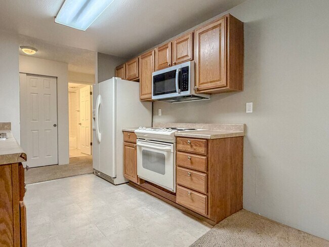 Foto del edificio - 2bd/2bth Condo Located Near Northgate Station, $1,800/mo.