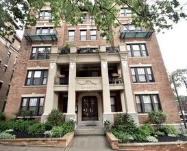Building Photo - 452 Park Dr