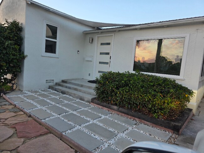 Building Photo - 1748 Wellesley Ave