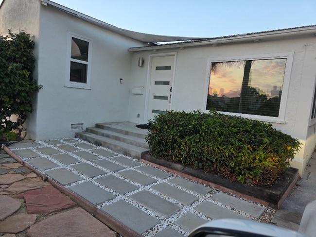 Building Photo - 1748 Wellesley Ave