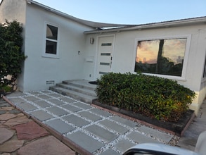 Building Photo - 1748 Wellesley Ave