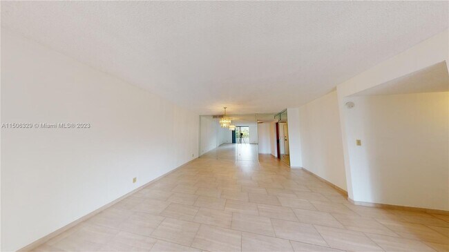 Building Photo - 2500 Parkview Dr