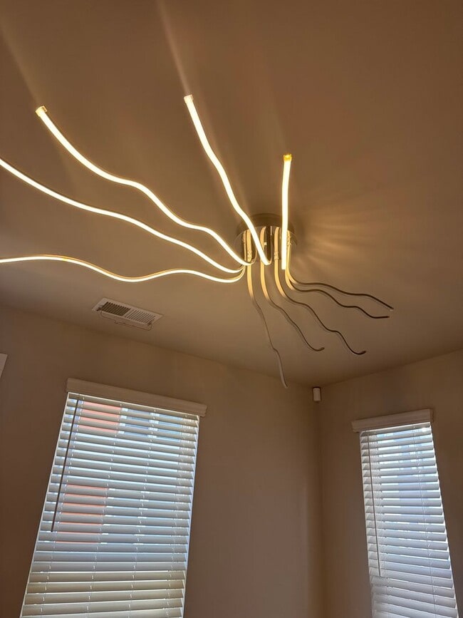 Building Photo - 2118 Bryant Park Dr