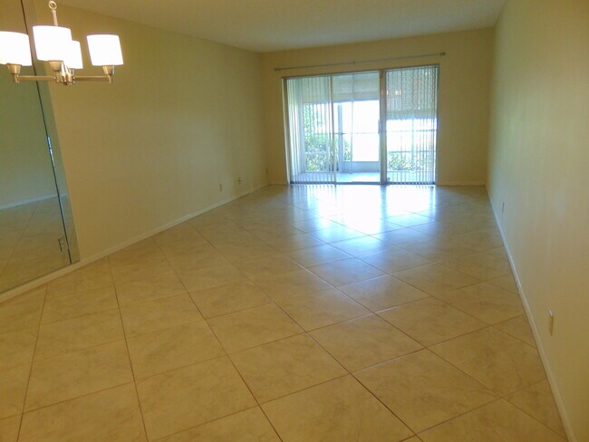 Foto del edificio - 3212 Strawflower Way
