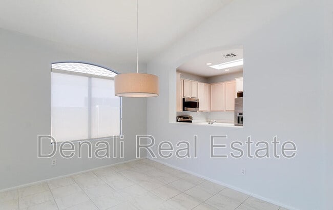 Building Photo - 8161 E Rita Dr