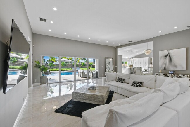 Foto del edificio - 7101 W Lake Dr
