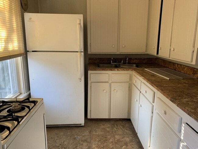 Building Photo - Two Bedroom Home