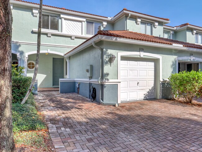 Foto del edificio - 2226 Oakmont Dr