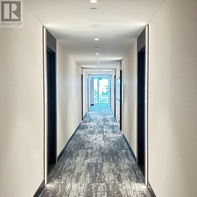 Building Photo - 220 Missinnihe Way