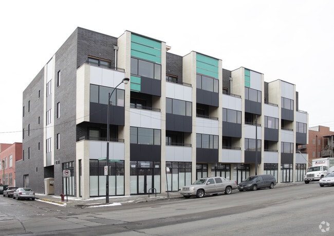 Primary Photo - 2410 W Bloomingdale Ave