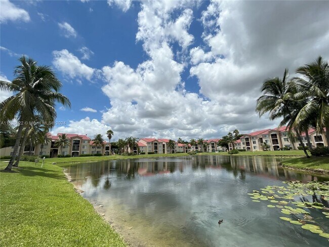Foto del edificio - 2061 Renaissance Blvd
