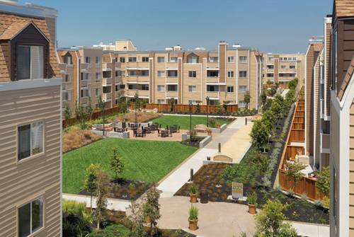 Foto del edificio - 6400 Christie Ave