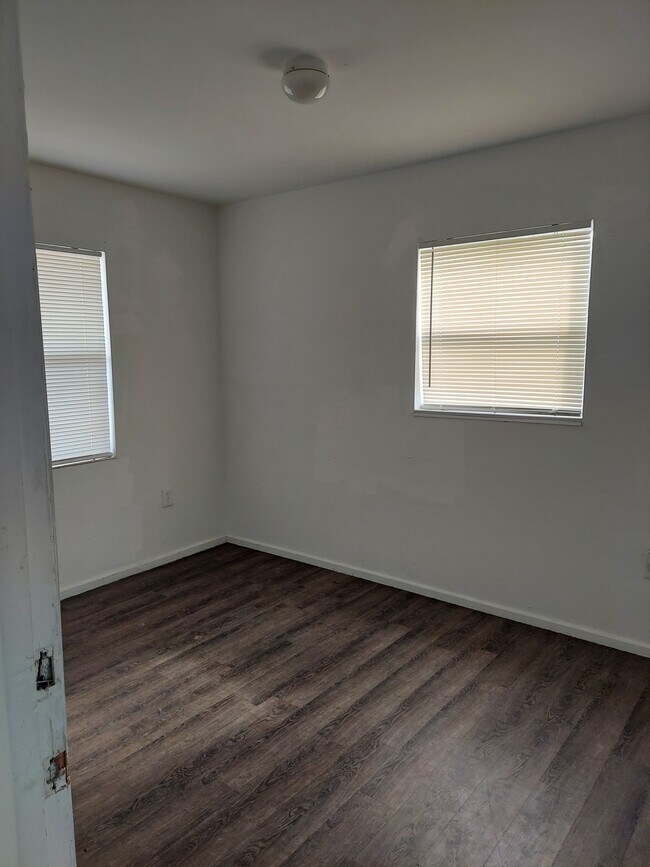 Building Photo - 2070 Avocado Ave