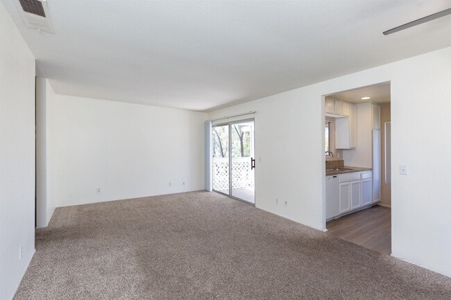 Building Photo - 663 Diamond Way