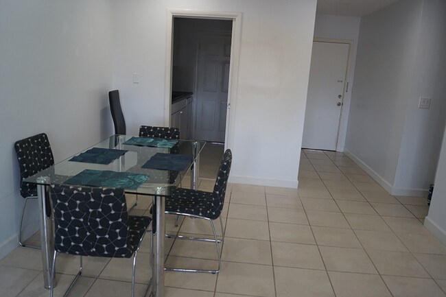 Foto del edificio - 1250 E Sample Rd