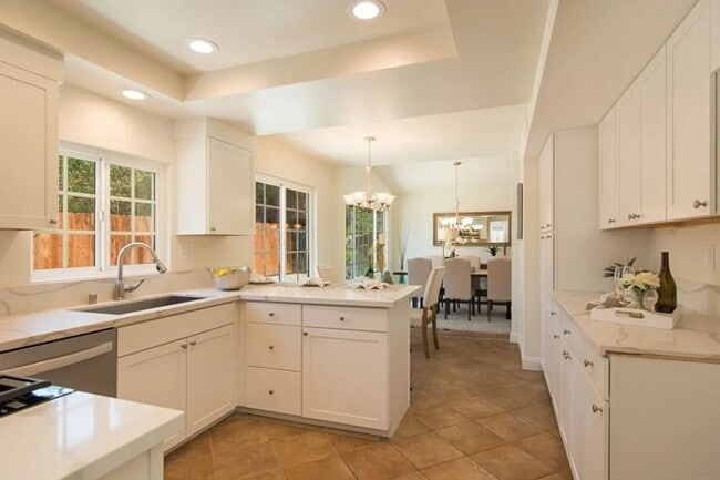 Building Photo - Beautiful home located on a cul de sac