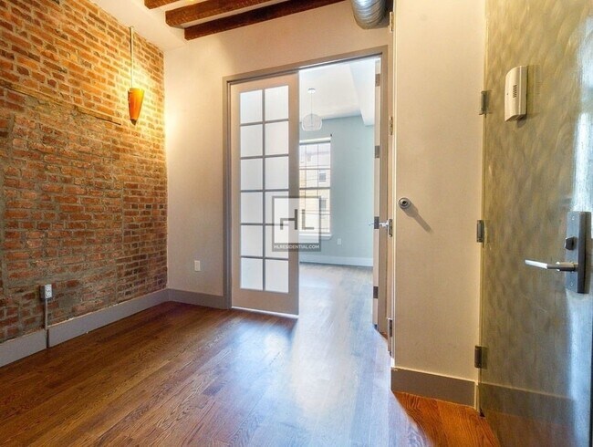 Building Photo - 404 Suydam St