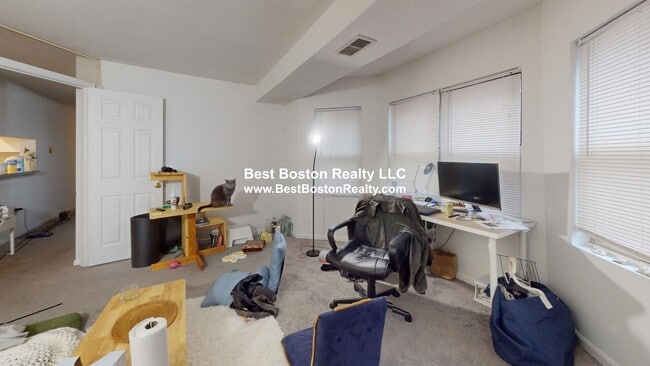 Building Photo - 175 Beacon St