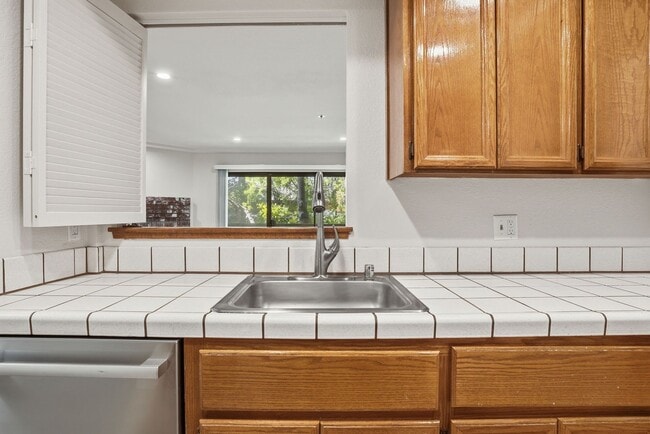 Foto del edificio - 2 bedroom 2 bath condo located at 406 W. Charleston Rd, Palo Alto 94301