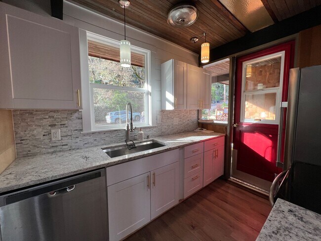 Building Photo - $500.00 Off First Months Rent
