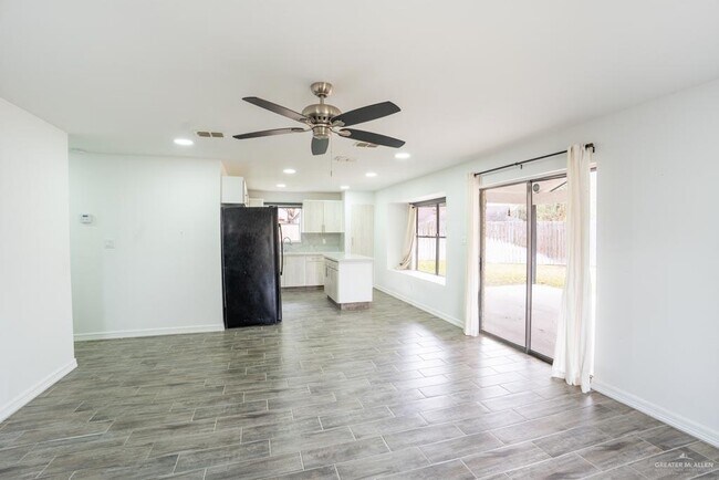 Building Photo - 21 Falcon Ave