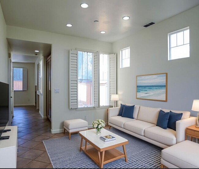 Building Photo - Beautiful and Spacious Home with Three Bedrooms Amazing Loft & Bonus Room!