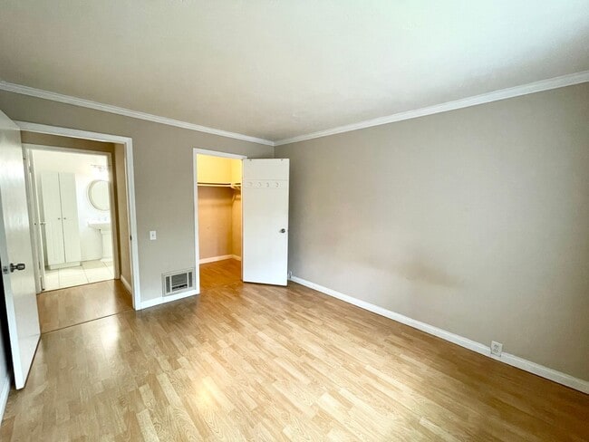 Foto del edificio - 1 Bedroom 1 Bath at Friars Pointe in San D...